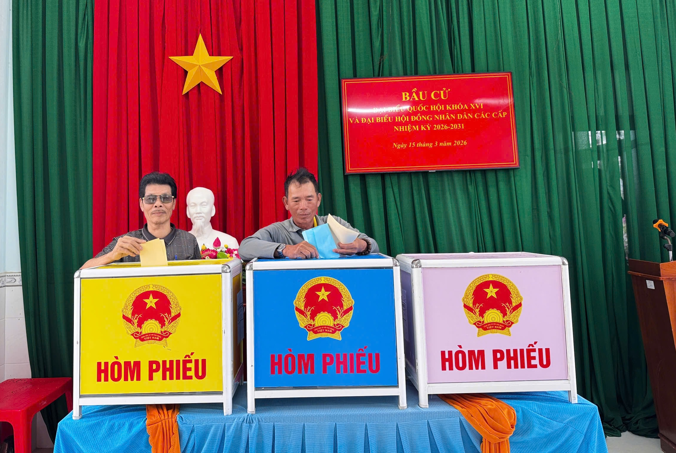 Gia Lai có hơn 2.000 khu vực bỏ phiếu đạt 100% cử tri đi bầu cử 3 Gia Lai có hơn 2.000 khu vực bỏ phiếu đạt 100% cử tri đi bầu cử - Ảnh 3.