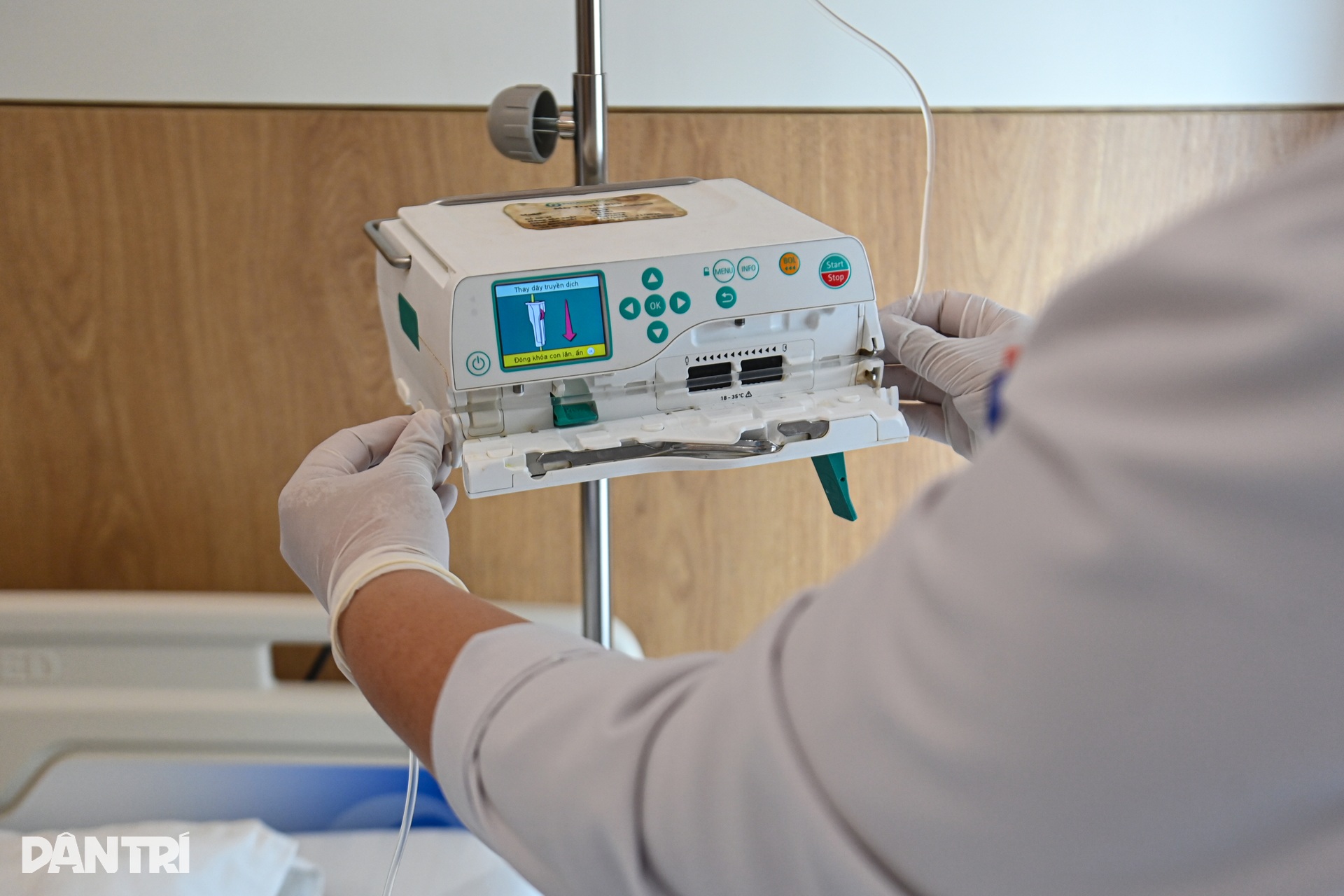 Cận cảnh điều trị thuốc ung thư Nga tại Việt Nam, mỗi lọ gần 20 triệu đồng - 16 Cận cảnh điều trị thuốc ung thư Nga tại Việt Nam, mỗi lọ gần 20 triệu đồng - 16