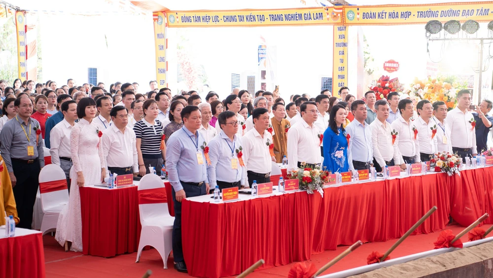 Các đại biểu tham dự buổi Lễ. dai-bieu.jpg