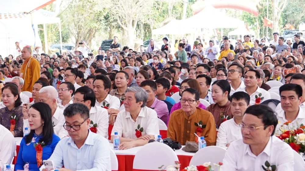 Nhà báo Trần Văn Hiền cùng các đại biểu tại buổi Lễ. Tran-Van-Hien.jpg