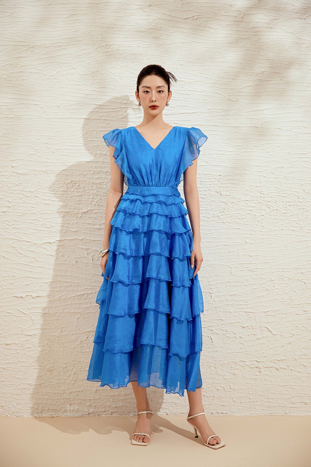 'Giải nhiệt' mùa hè cùng trang phục xanh nước biển- Ảnh 3.