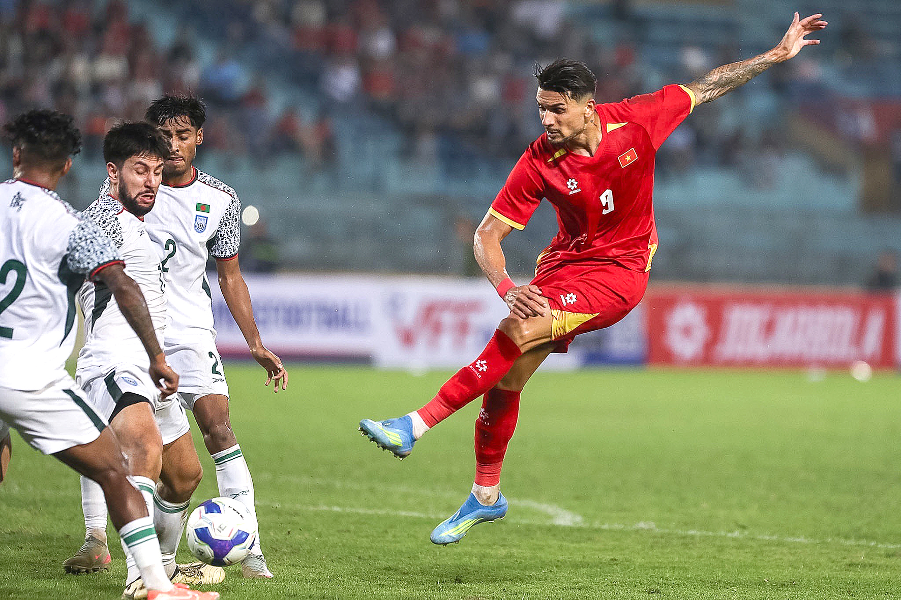 Đỗ Hoàng Hên ăn chay trường, làm sao đủ sức đá bóng chuyên nghiệp? - Ảnh 4.