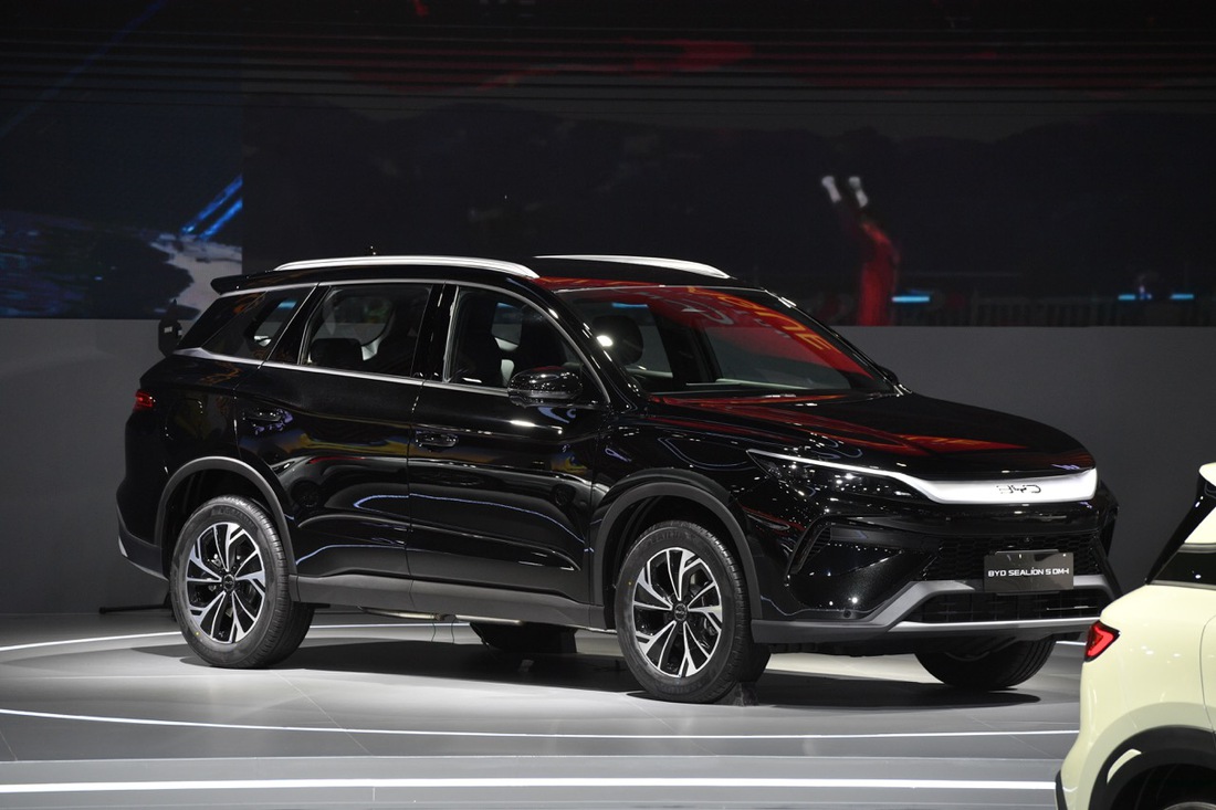 BYD tung 4 mẫu xe mới ở Đông Nam Á, trải từ xe điện đến hybrid đấu xe xăng 7 BYD tung 4 mẫu xe mới ở Đông Nam Á, trải từ xe điện đến hybrid đấu xe xăng - Ảnh 7.