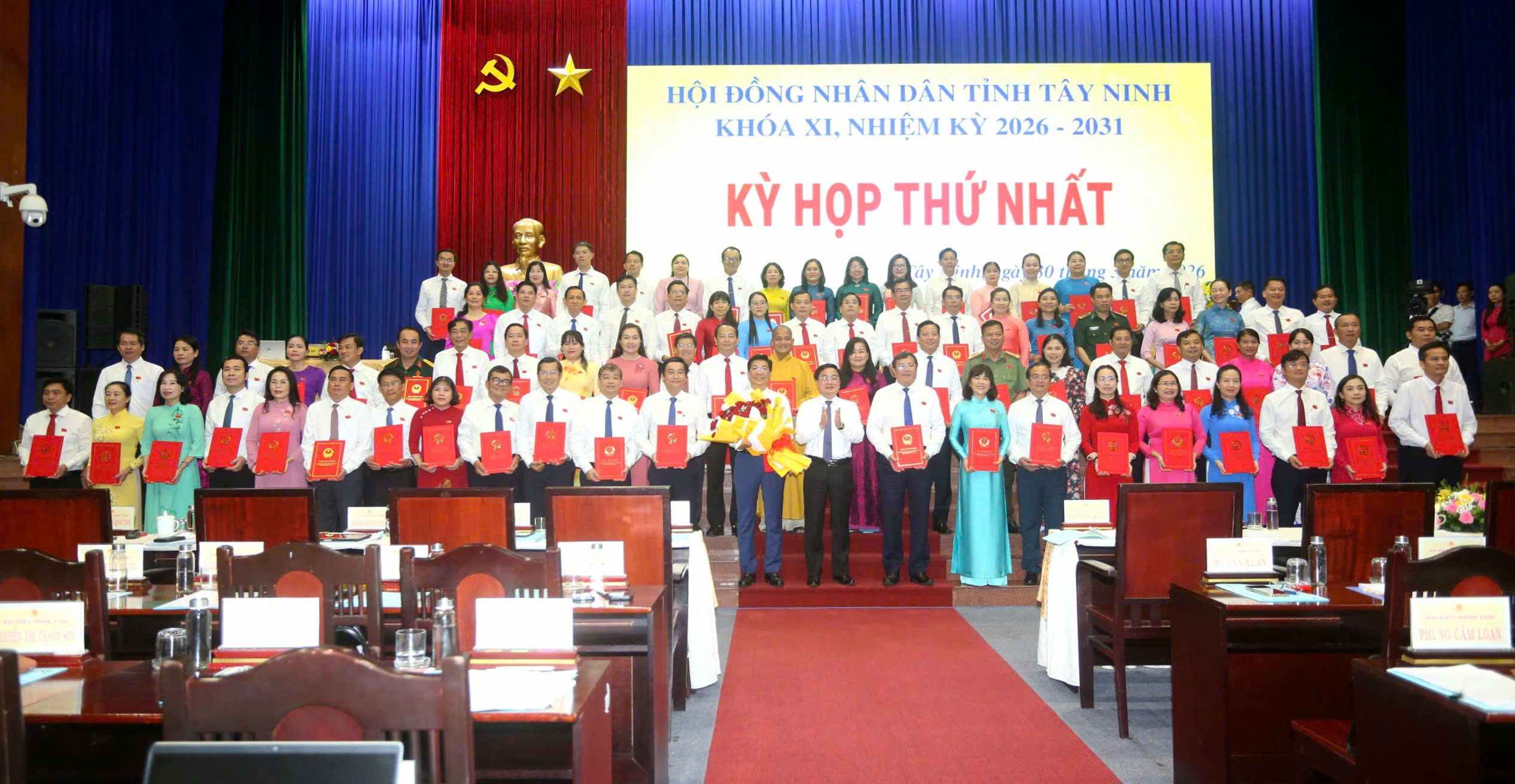 Chủ tịch HĐND và Chủ tịch UBND tỉnh Tây Ninh tái đắc cử nhiệm kỳ 2026 - 2031 - Ảnh 2. Chủ tịch HĐND và Chủ tịch UBND tỉnh Tây Ninh tái đắc cử nhiệm kỳ 2026 - 2031 - Ảnh 2.