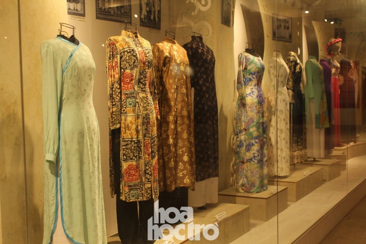 Những kiểu áo như Le Mur, tay Raglan, cổ cao, cổ thuyền... đều được trưng bày và sắp xếp theo diễn tiến phát triển của áo dài Việt Nam.