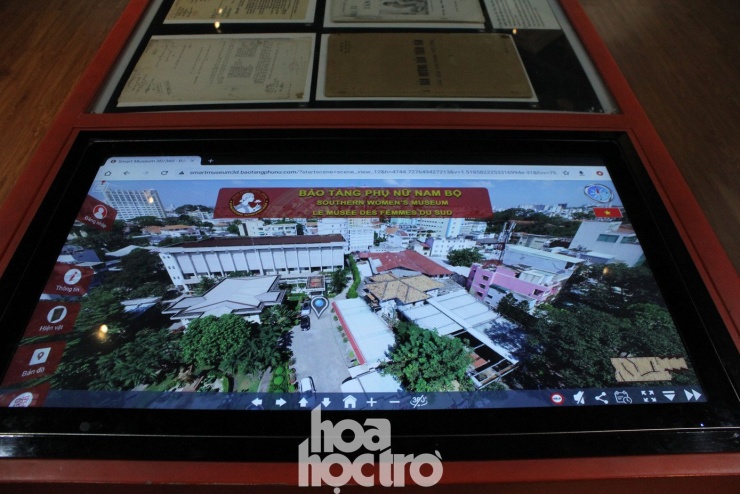 Màn hình cảm ứng với khả năng tương tác và tham quan trong không gian 3 chiều của bảo tàng. Đây sẽ như thể là "hướng dẫn viên" của bạn để khám phá bảo tàng một cách trực quan hơn, sống động hơn.