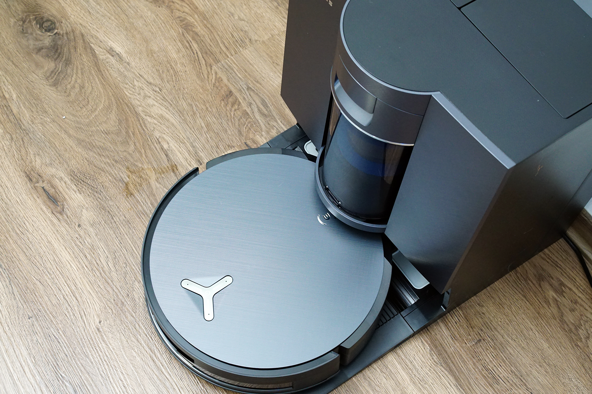 Trải nghiệm Deebot X12 OmniCyclone - robot đầu tiên dùng vòi phun làm mềm vết bẩn - Ảnh 2.