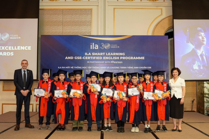 ILA vinh danh học sinh đạt 15/15 khiên Starters, Movers, Flyers và kết quả cao ở các cấp độ KET, PET. Ảnh: ILA