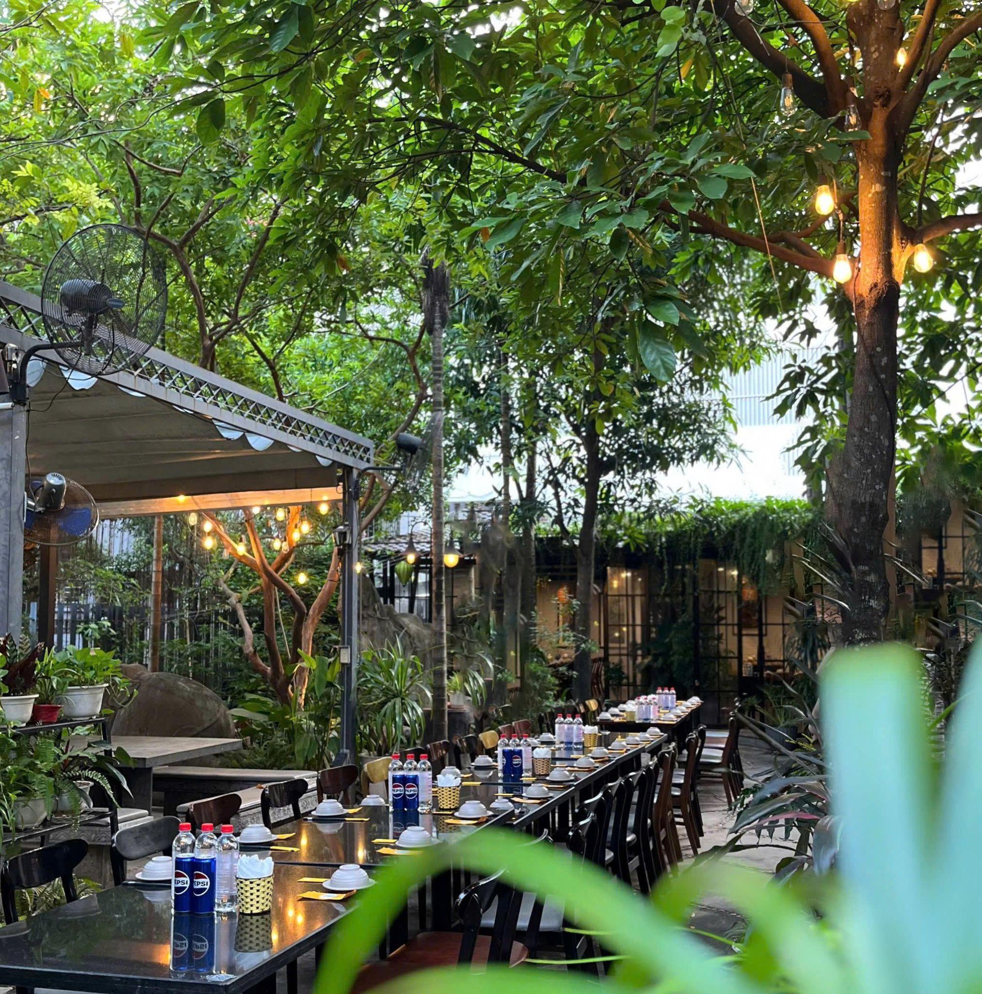 Khi tiệc sân vườn trở thành xu hướng tại Hà Nội- Ảnh 2.