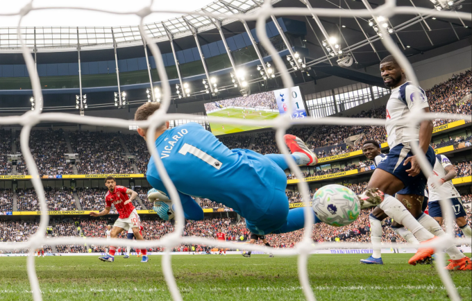 Tottenham thua Nottingham 0-3 trên sân nhà hôm 22/3. Ảnh: Shutterstock