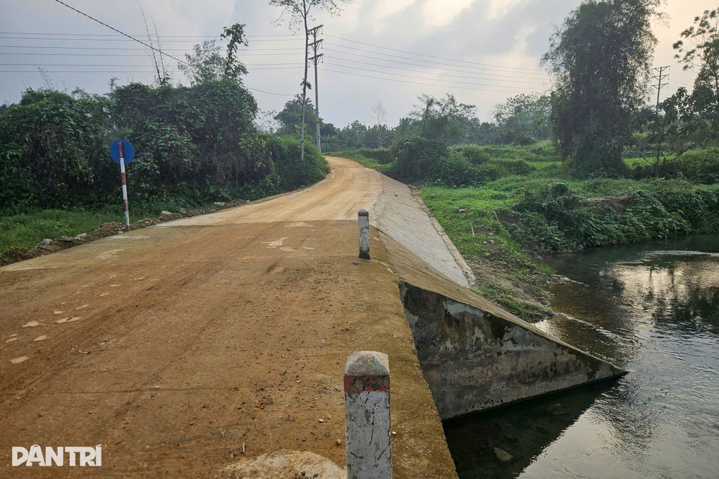 Lào Cai: Đường dẫn vào cầu Dân trí hoàn thành tu sửa trước mùa mưa bão - 3