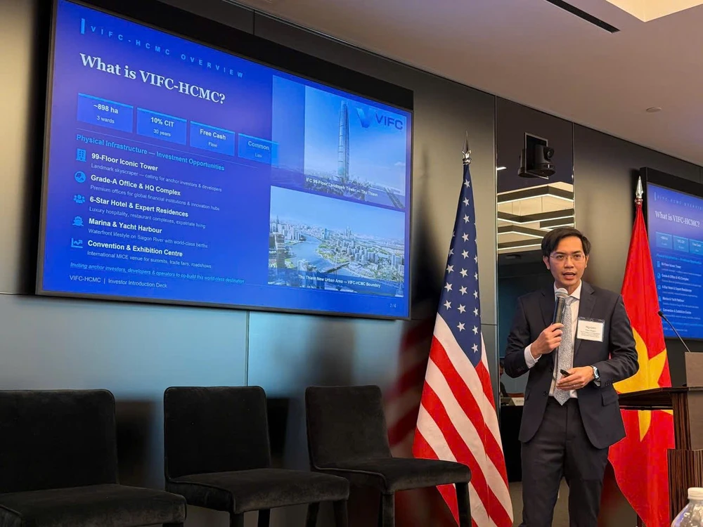 PGS.TS Nguyễn Hữu Huân chia sẻ các điểm nổi bật của Trung tâm Tài chính quốc tế TP.HCM (VIFC-HCM). Ảnh: NVCC ong-Nguyen-Huu-Huan.jpg