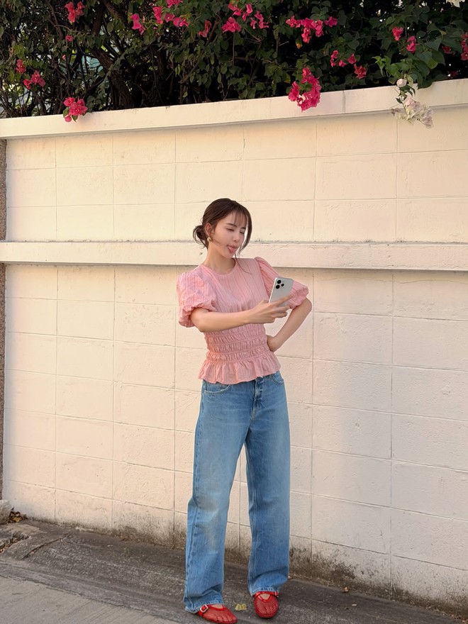 Phong cách mùa hè tươi tắn hơn với những món đồ màu hồng 4 Phong cách mùa hè tươi tắn hơn với những món đồ màu hồng - Ảnh 4.