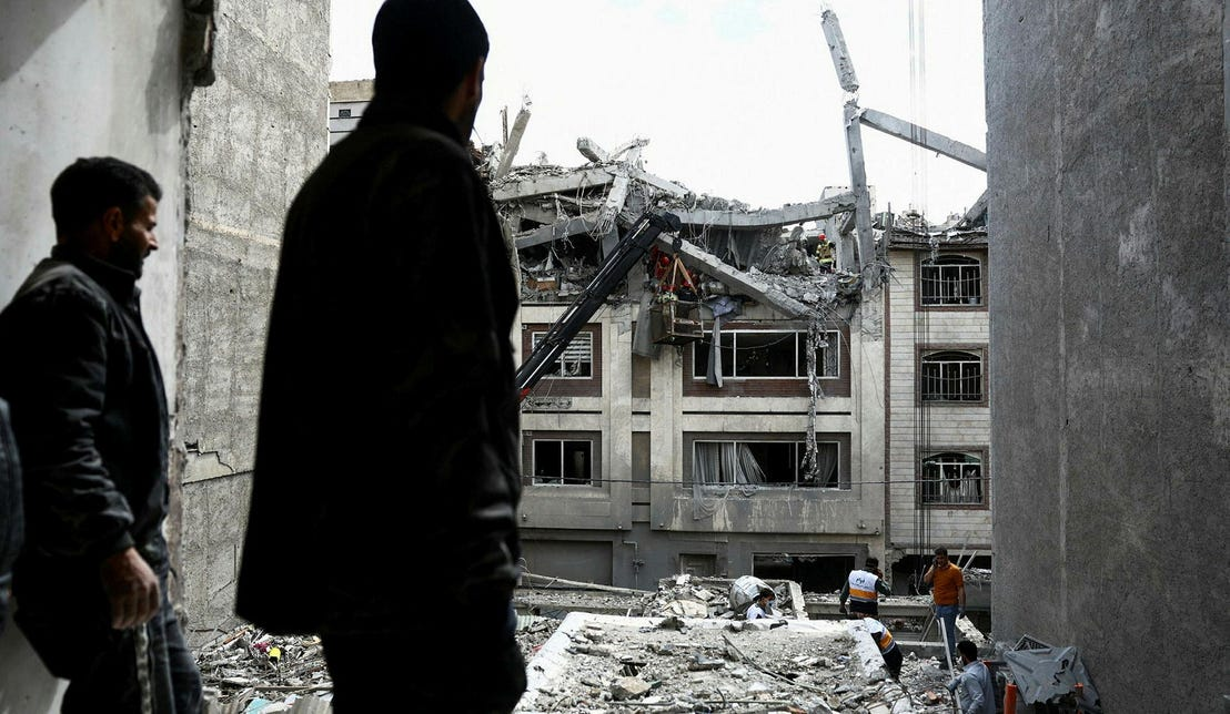 Những điều “trông thấy” sau 1 tháng nổ ra xung đột tại Iran - Ảnh 4.