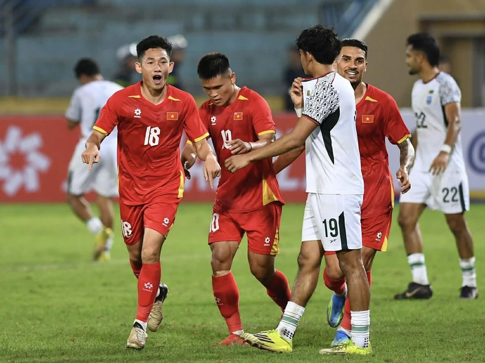 tuyen-viet-nam-lo-ro-toan-tinh-cho-dai-chien-malaysia (3).jpg