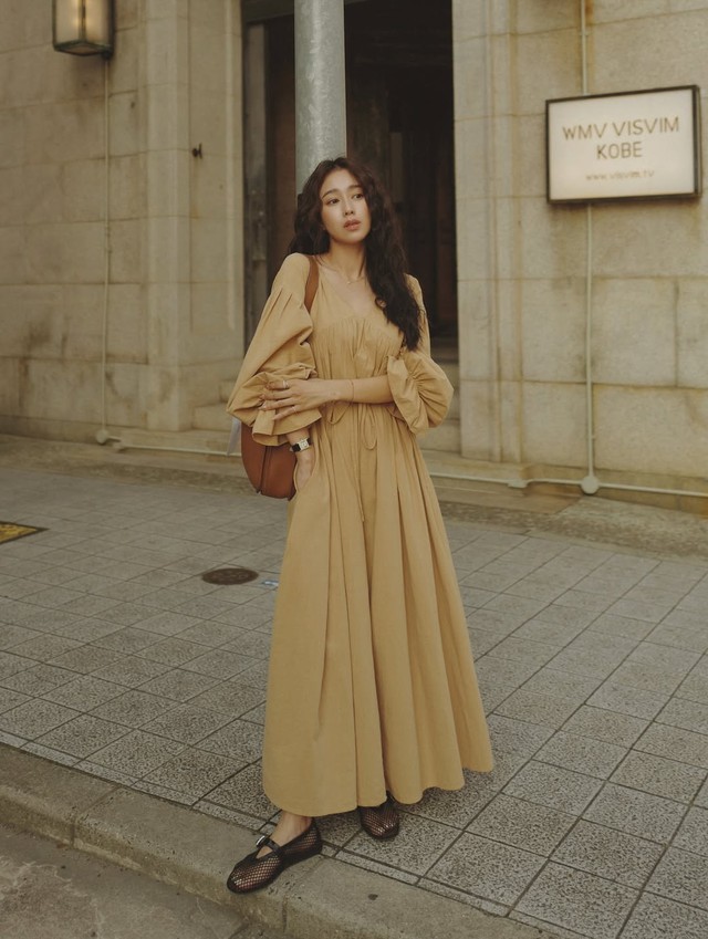 Nâng tầm khí chất từ vẻ đẹp bền vững của trang phục màu be 2 Nâng tầm khí chất từ trang phục tông màu be mang vẻ đẹp bền vững - Ảnh 3.
