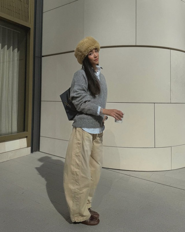 Nâng tầm khí chất từ vẻ đẹp bền vững của trang phục màu be 4 Nâng tầm khí chất từ trang phục tông màu be mang vẻ đẹp bền vững - Ảnh 5.