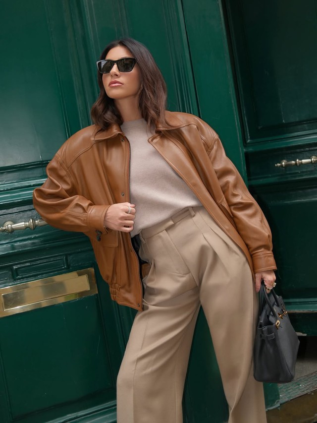 Nâng tầm khí chất từ vẻ đẹp bền vững của trang phục màu be 6 Nâng tầm khí chất từ trang phục tông màu be mang vẻ đẹp bền vững - Ảnh 7.