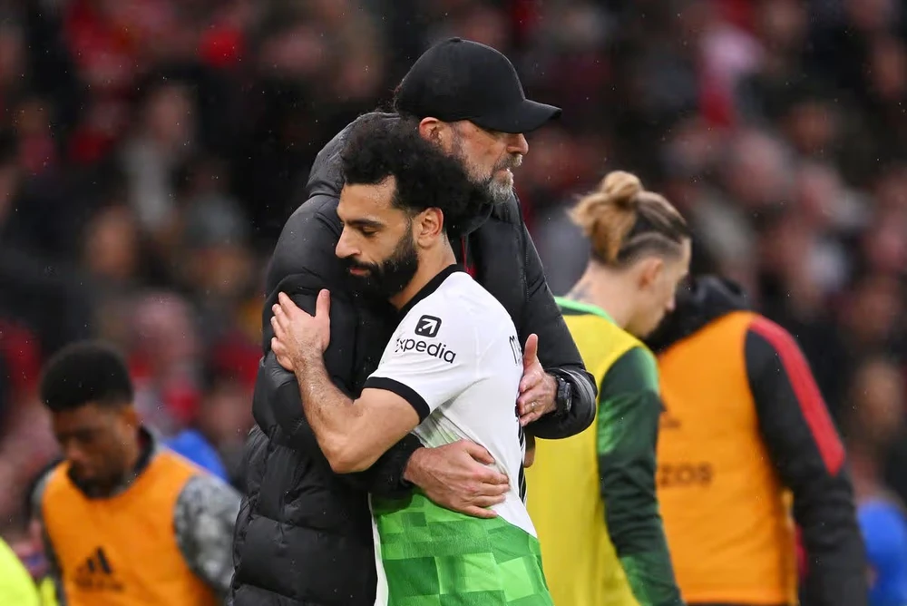 Salah là học trò cưng của Klopp tại Liverpool. ẢNH: MIRROR/GETTY klopp-salah-liverpool.jpg