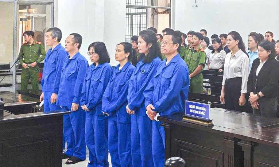 Các bị cáo tại phiên sơ thẩm. Ảnh: AB 657920001_1460442455689142_2916520784621656167_n.jpg