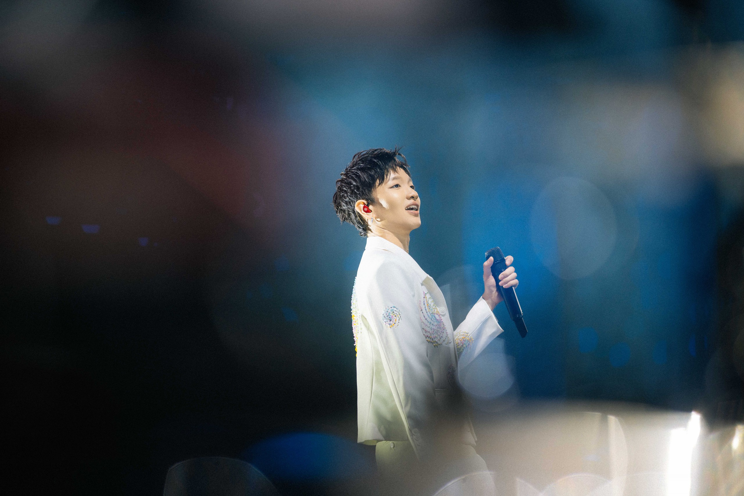 Bốn cặp đôi cầu hôn trong concert có gần 10.000 khán giả của Hoàng Dũng- Ảnh 2. Bốn cặp đôi cầu hôn trong concert có gần 10.000 khán giả của Hoàng Dũng- Ảnh 2.