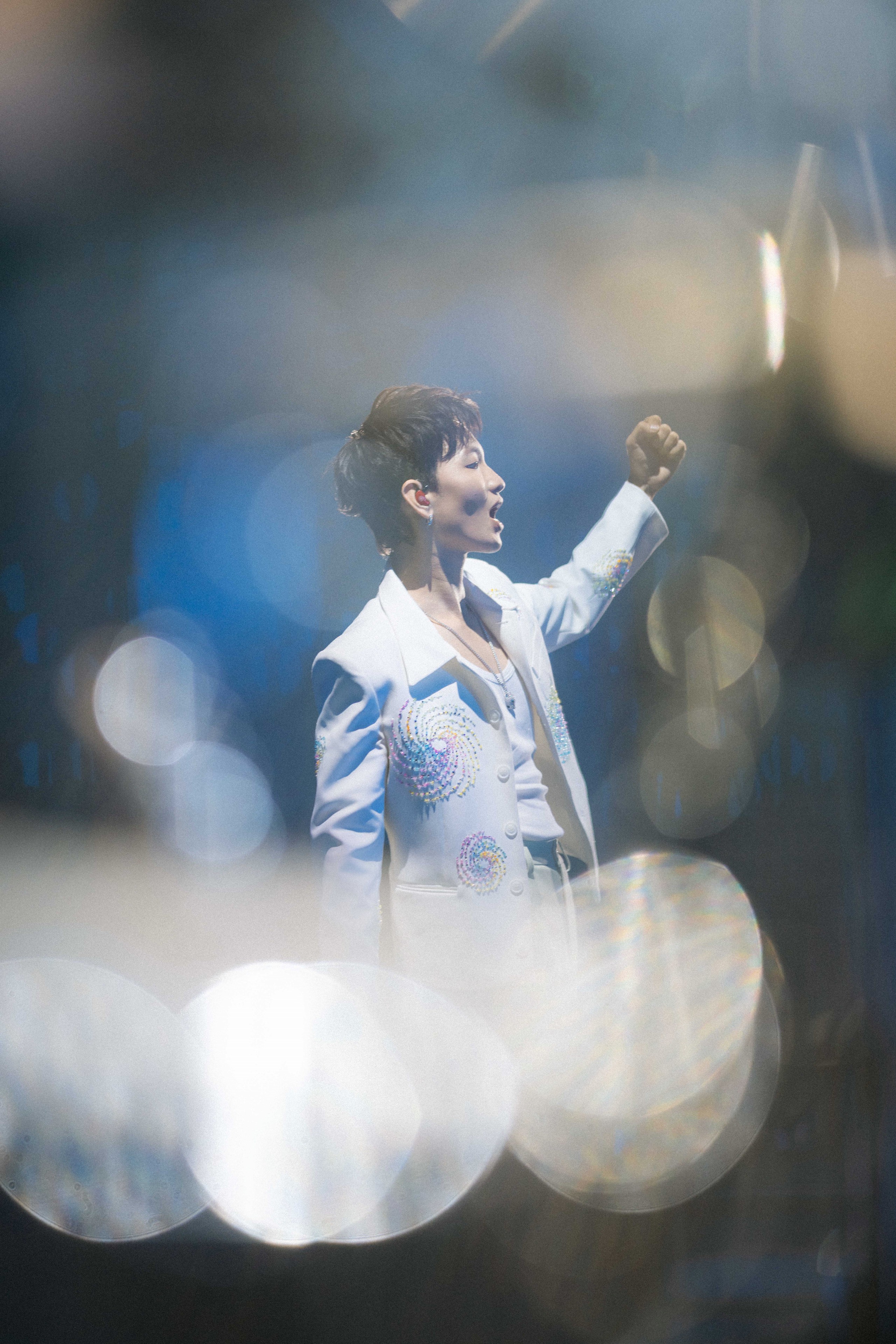 Bốn cặp đôi cầu hôn trong concert có gần 10.000 khán giả của Hoàng Dũng- Ảnh 10. Bốn cặp đôi cầu hôn trong concert có gần 10.000 khán giả của Hoàng Dũng- Ảnh 10.