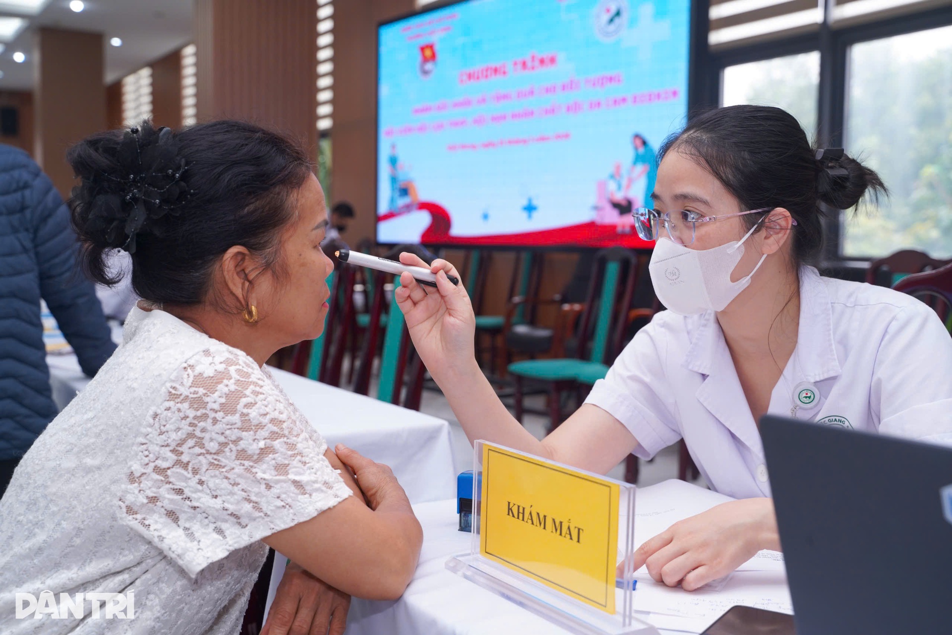 Hơn 300 cựu thanh niên xung phong, nạn nhân dioxin được khám miễn phí - 9 Hơn 300 cựu thanh niên xung phong, nạn nhân dioxin được khám miễn phí - 9