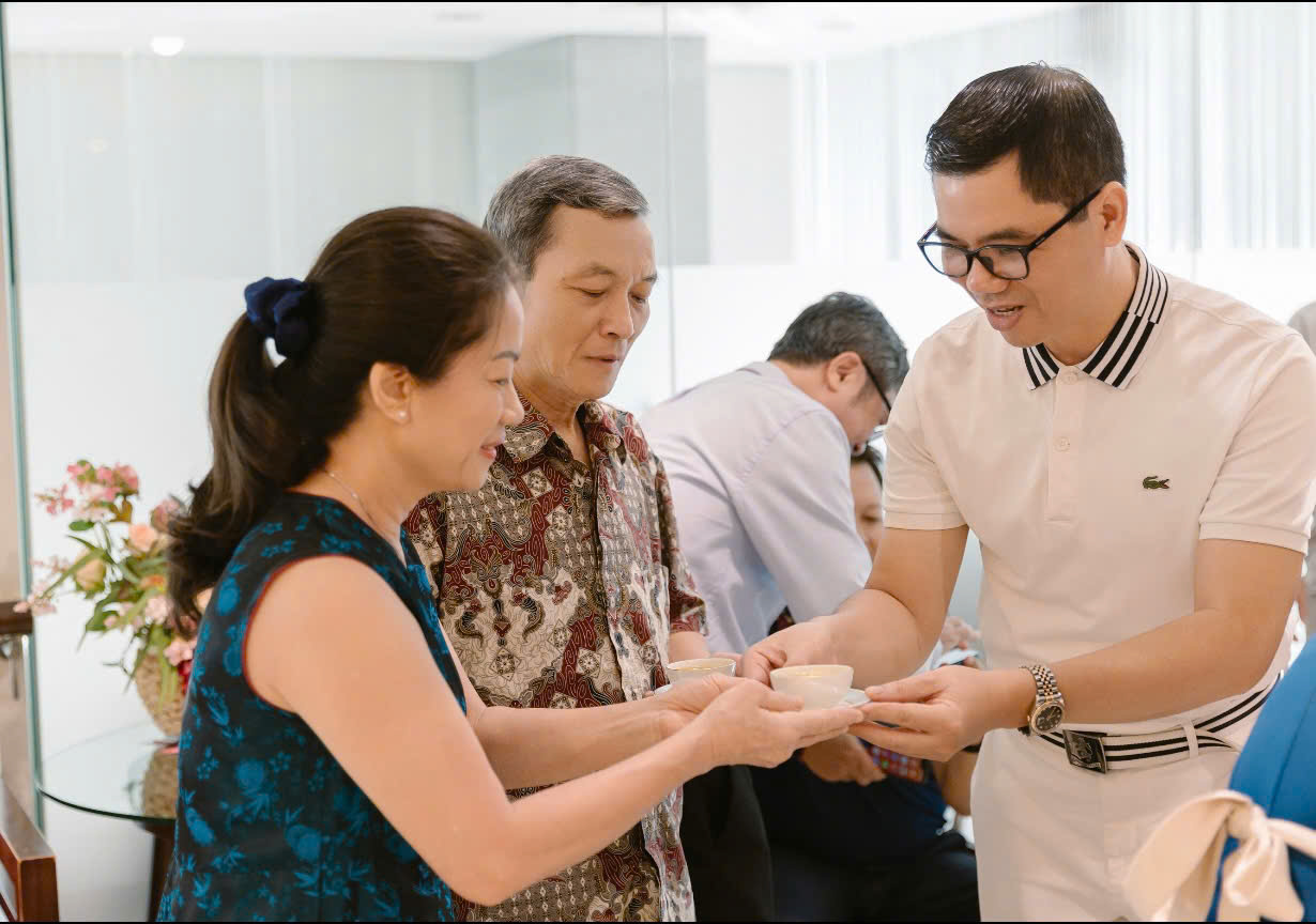 Tỉ phú, hoàng tử và chén trà vô ngã - Ảnh 7.