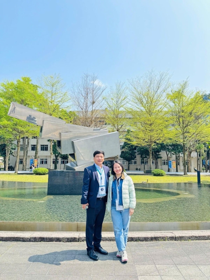 Nhà sáng lập FWD Digital cùng GS.TS. Nguyễn Trường Thịnh tại Taiwan Academic & Industry Study Tour 2026. Ảnh: FWD Digital