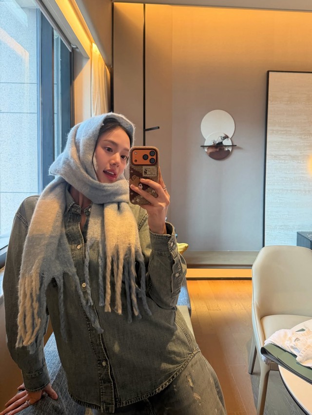 Phối đồ mùa hè thật năng động cùng áo sơ mi denim 9 Phối đồ mùa hè thật năng động cùng áo sơ mi denim - Ảnh 9.