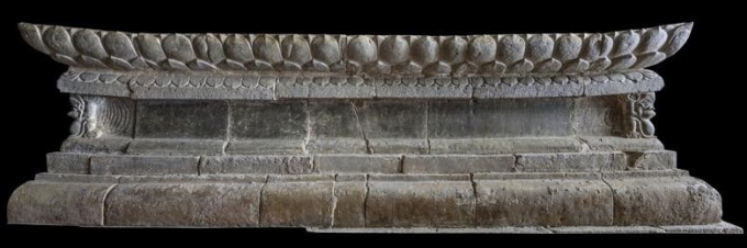 Mặt sau của bàn thờ Phật bằng đá chùa Hương Trai. Ảnh: Sở Văn hóa và Thể thao Hà Nội