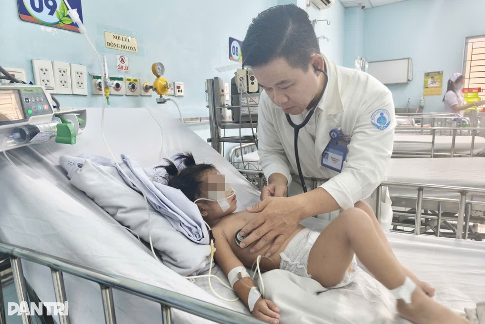 8 ca tay chân miệng tử vong, Thứ trưởng Bộ Y tế vào TPHCM chống dịch khẩn - 5