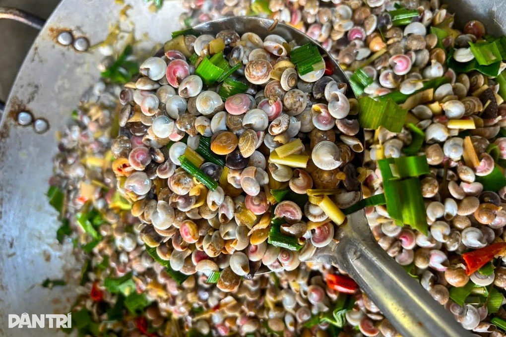 Món ốc “không dành cho người vội vàng”, ăn cả tiếng mới xong  - 2