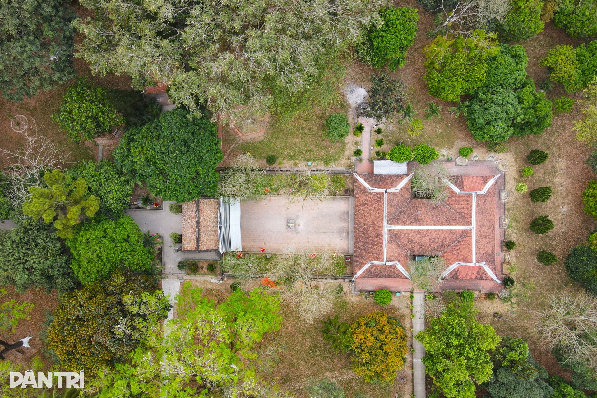 Ngôi đền cổ có đôi đũa thử độc và đĩa đá cổ - 3 Ngôi đền cổ có đôi đũa thử độc và đĩa đá cổ - 3