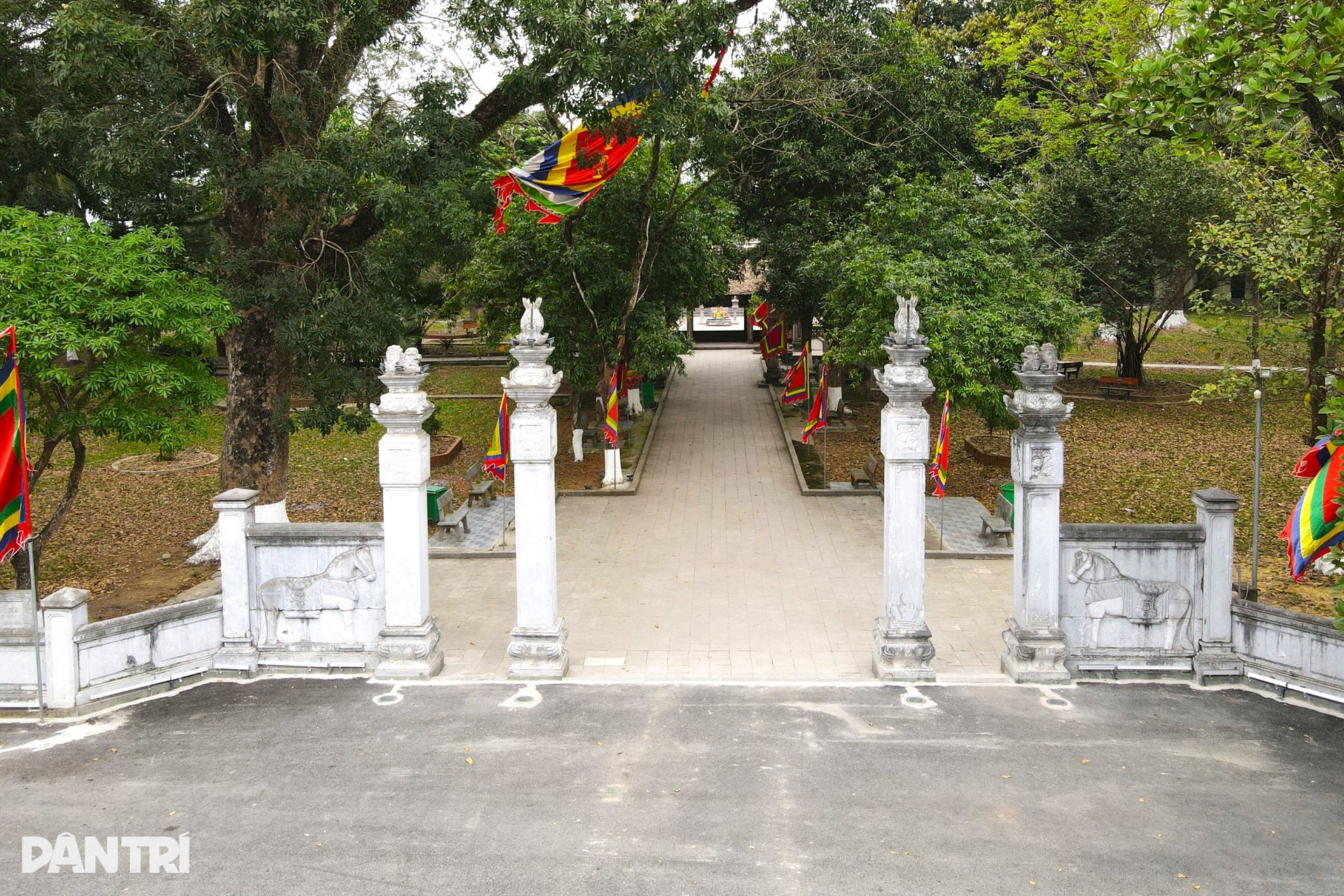 Ngôi đền cổ có đôi đũa thử độc và đĩa đá cổ - 4 Ngôi đền cổ có đôi đũa thử độc và đĩa đá cổ - 4