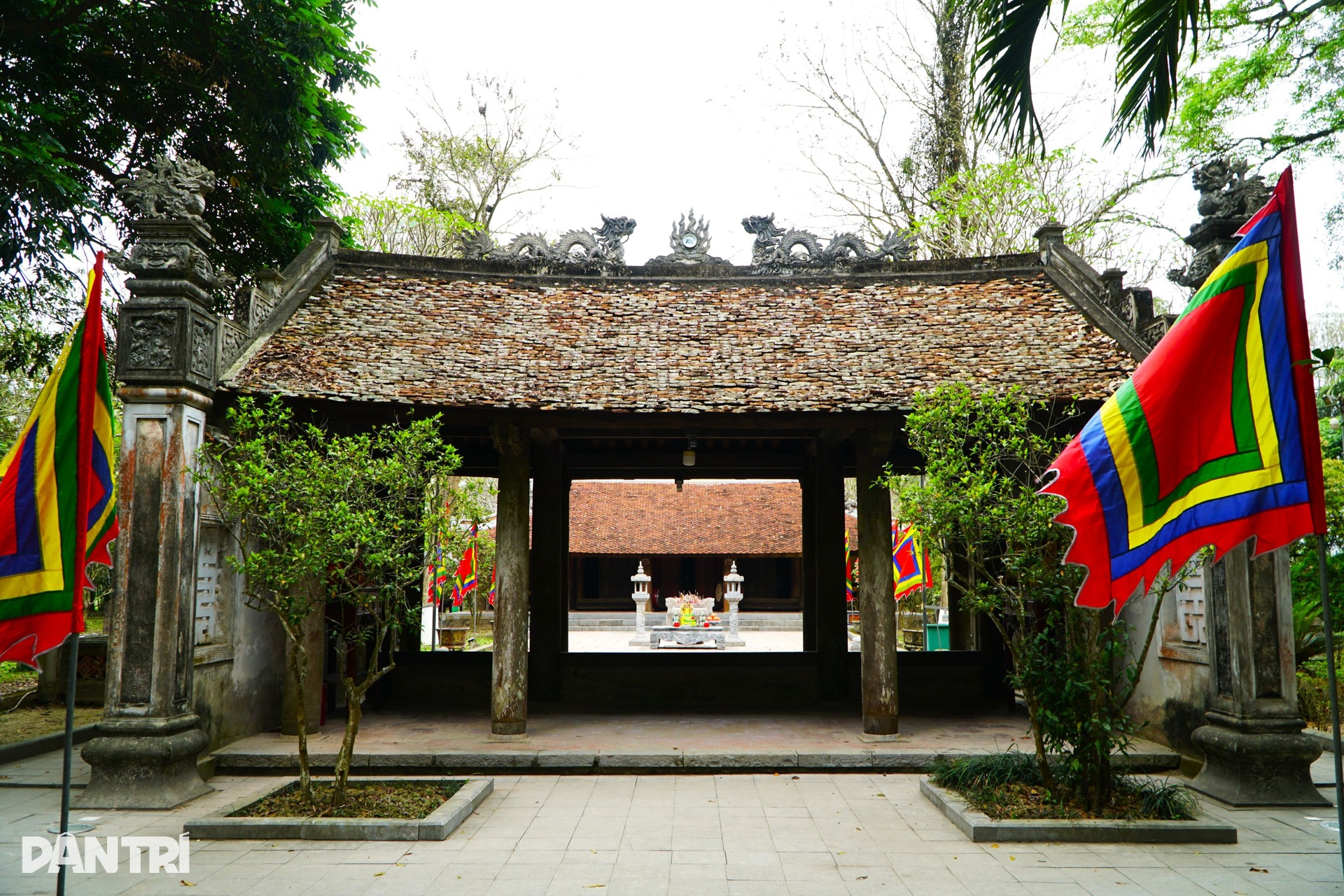 Ngôi đền cổ có đôi đũa thử độc và đĩa đá cổ - 5 Ngôi đền cổ có đôi đũa thử độc và đĩa đá cổ - 5