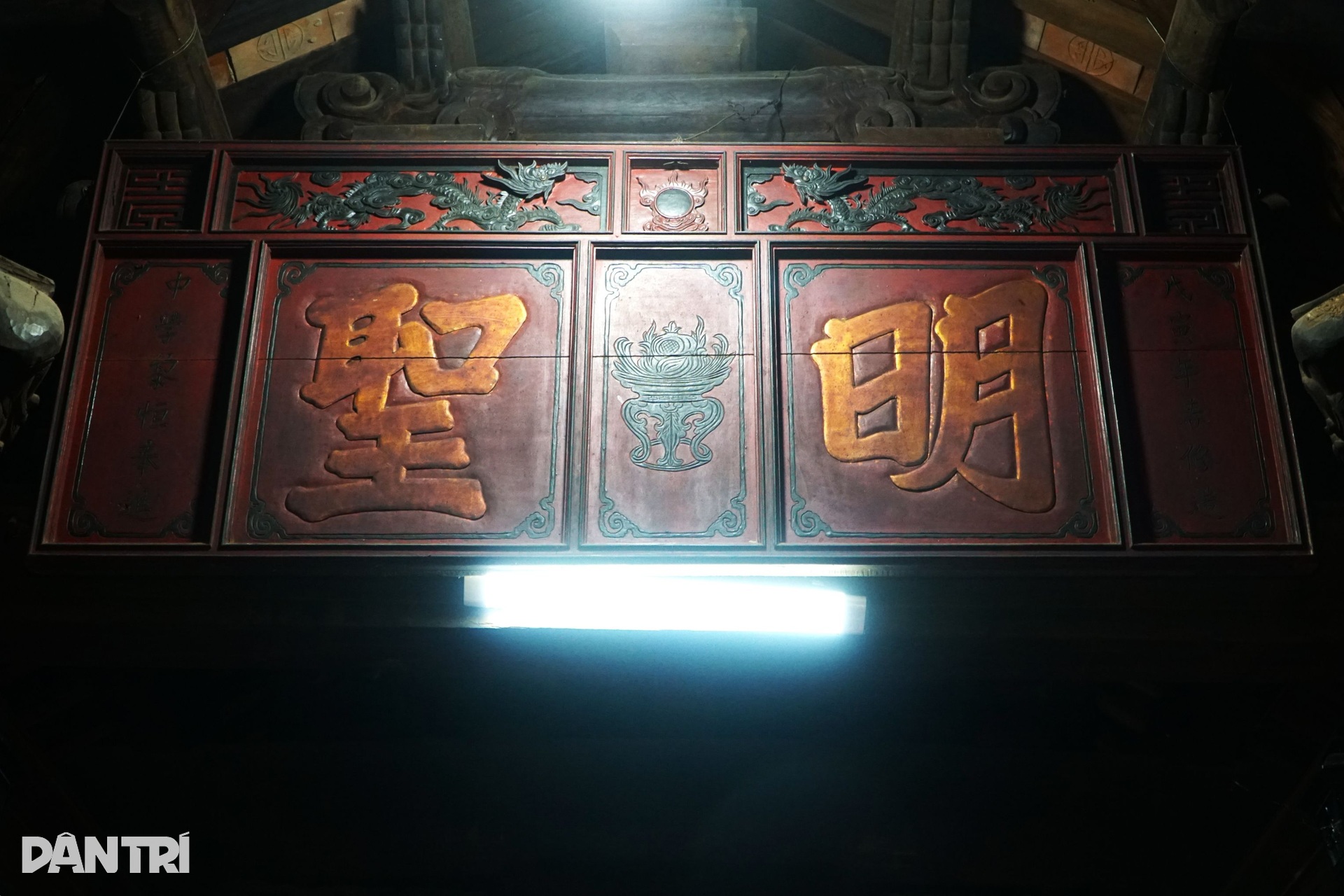 Ngôi đền cổ có đôi đũa thử độc và đĩa đá cổ - 6 Ngôi đền cổ có đôi đũa thử độc và đĩa đá cổ - 6