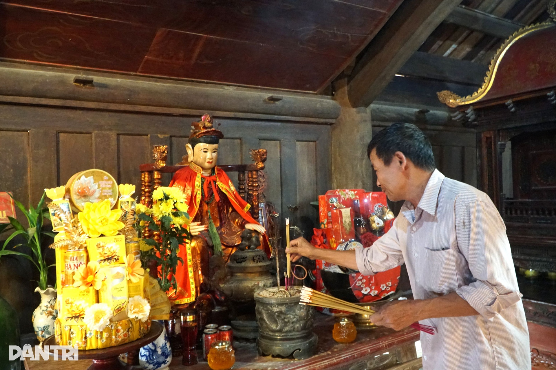 Ngôi đền cổ có đôi đũa thử độc và đĩa đá cổ - 8 Ngôi đền cổ có đôi đũa thử độc và đĩa đá cổ - 8