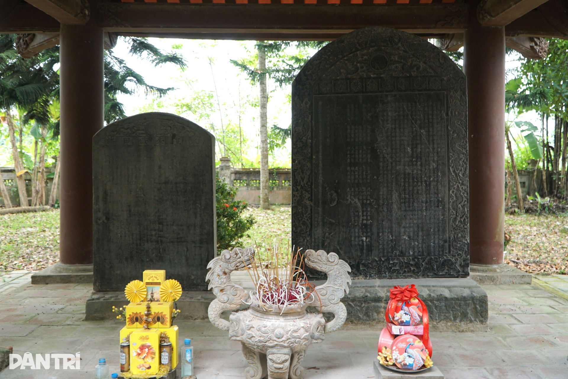 Ngôi đền cổ có đôi đũa thử độc và đĩa đá cổ - 13 Ngôi đền cổ có đôi đũa thử độc và đĩa đá cổ - 13