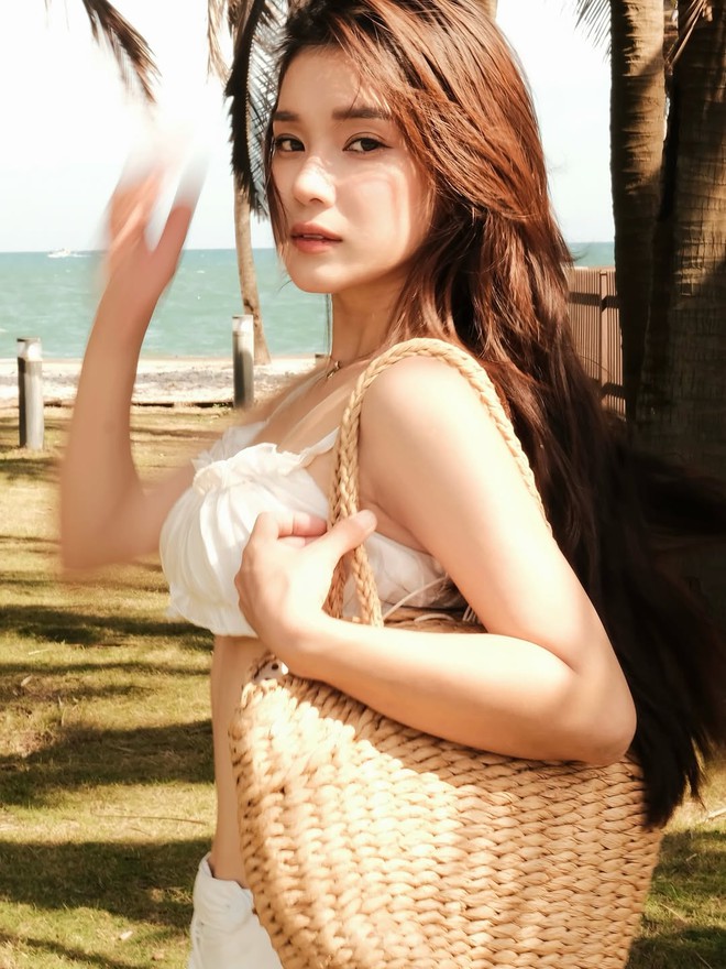 Thời trang du lịch mùa hè không thể thiếu túi cói- Ảnh 4. Thời trang du lịch mùa hè không thể thiếu túi cói- Ảnh 4.