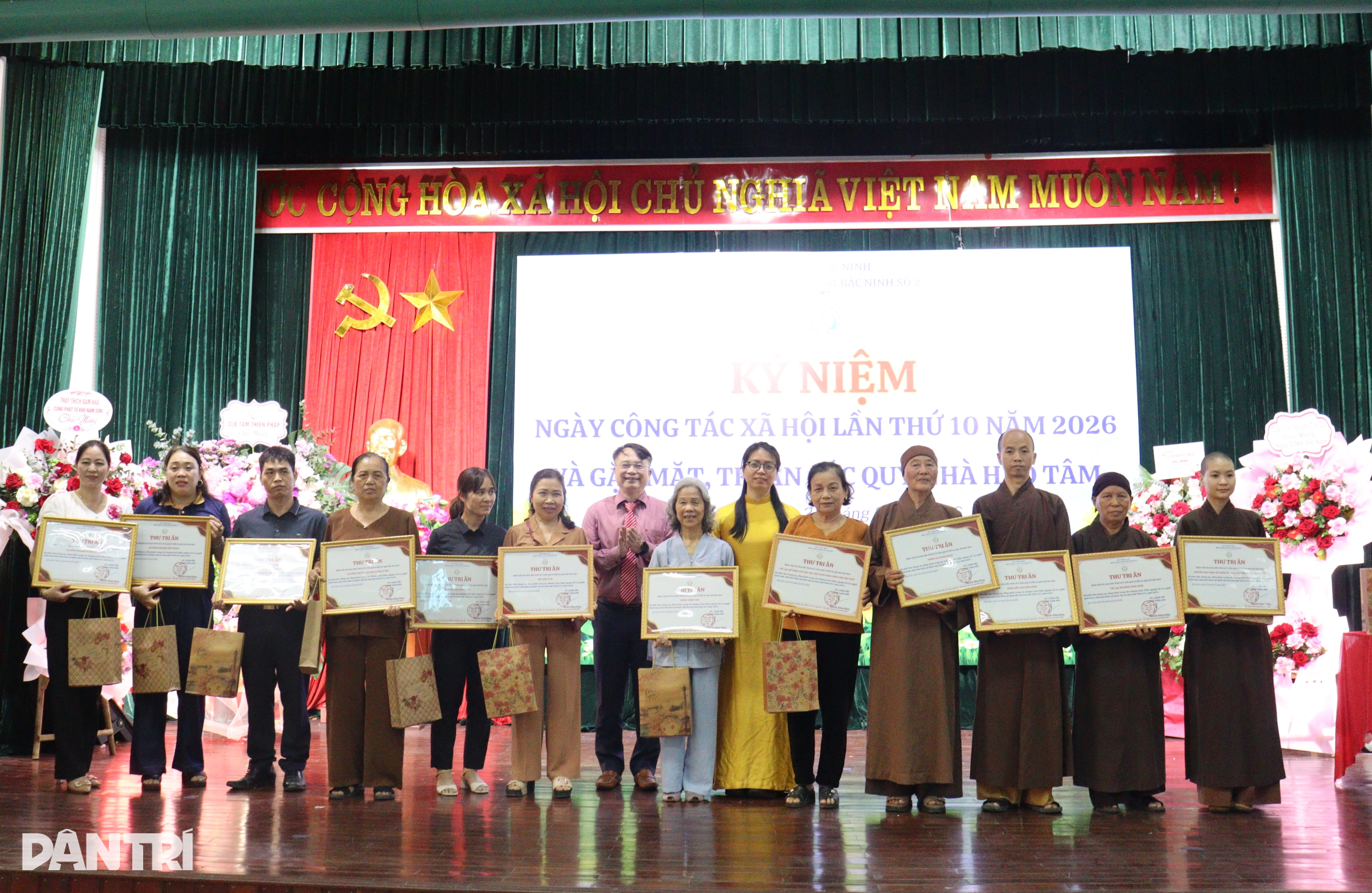 Tri ân báo Dân trí và bạn đọc tại Lễ kỷ niệm Ngày Công tác xã hội - 2