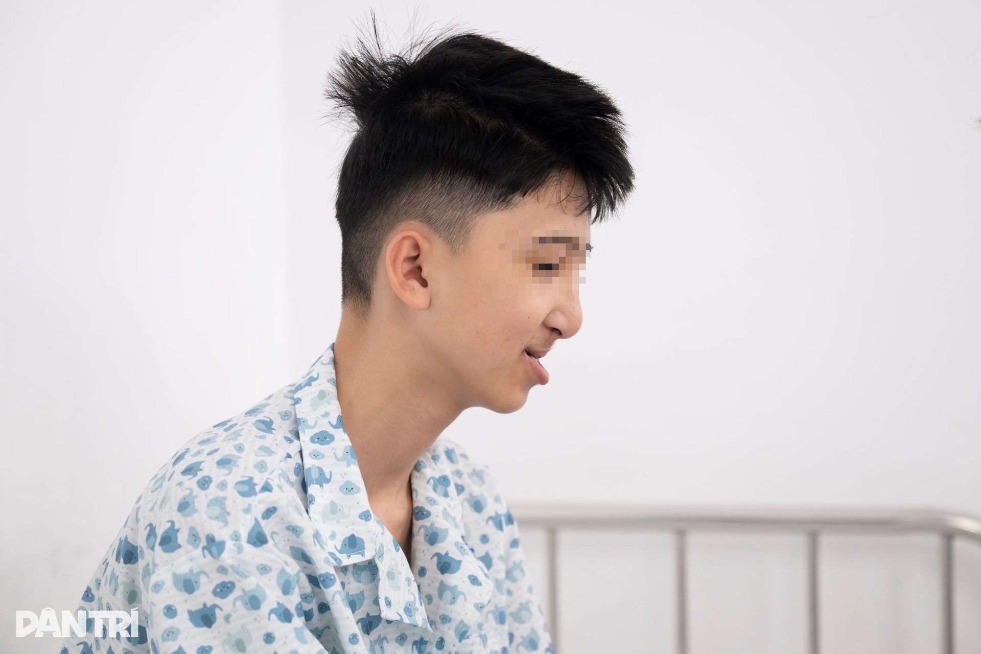 Hồi hộp xem đôi tay bác sĩ Việt - Mỹ tái tạo gương mặt cậu bé dị tật - 3