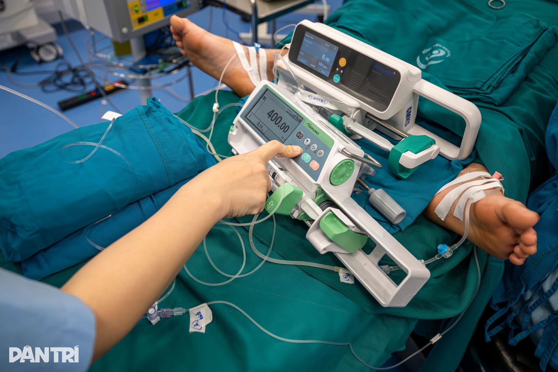 Hồi hộp xem đôi tay bác sĩ Việt - Mỹ tái tạo gương mặt cậu bé dị tật - 8