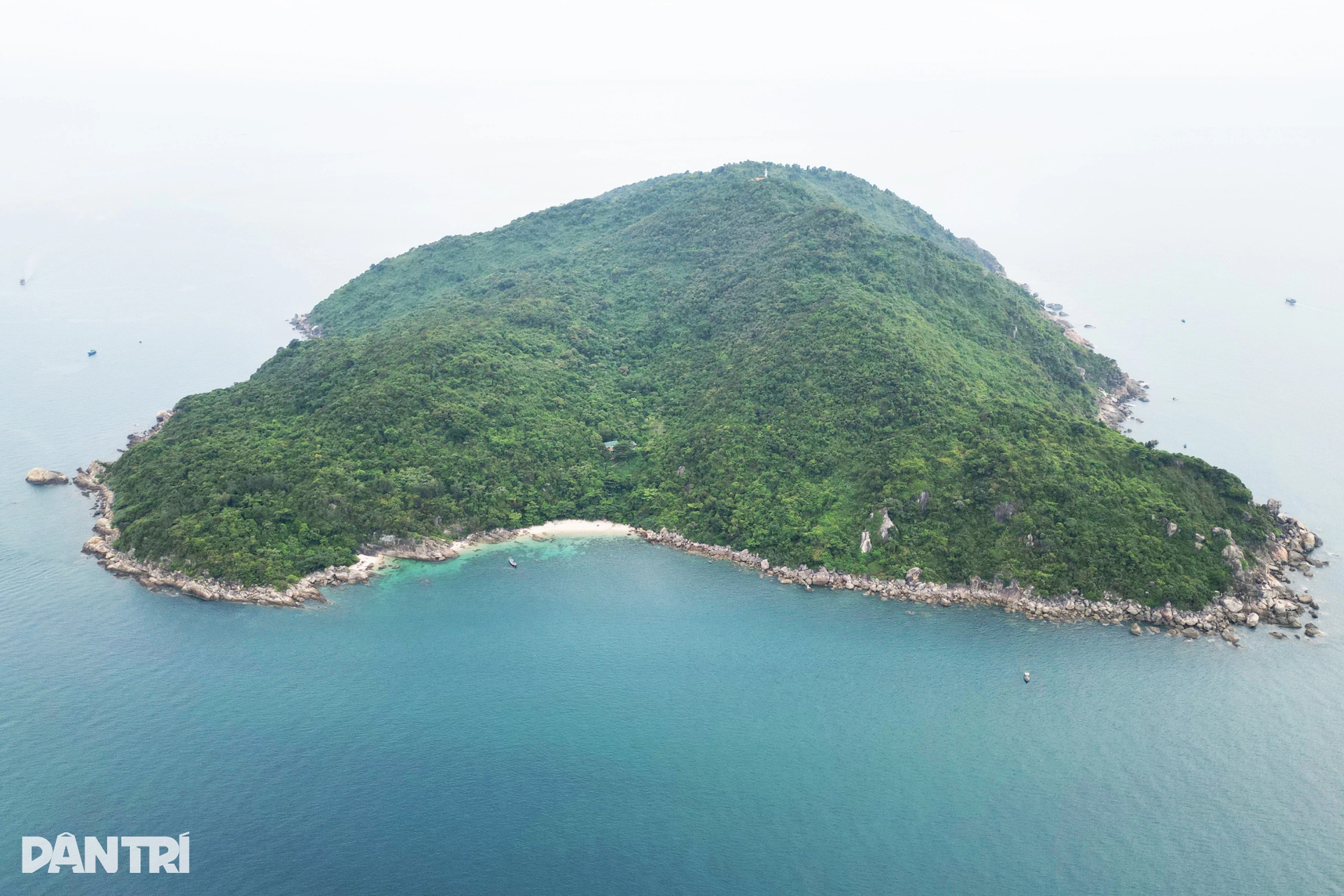 Khách Tây mặc áo dài khám phá cung đường sắt đẹp nhất thế giới ở Việt Nam - 13 Khách Tây mặc áo dài khám phá cung đường sắt đẹp nhất thế giới ở Việt Nam - 13