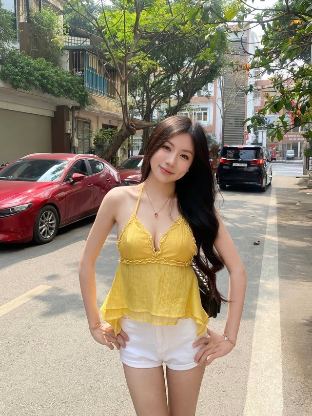 Đón nắng hè 2026 với áo kiểu màu vàng nữ tính thời thượng - Ảnh 4. Đón nắng hè 2026 với áo kiểu màu vàng nữ tính thời thượng - Ảnh 4.