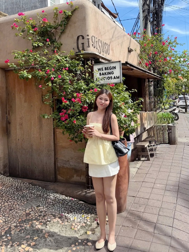 Đón nắng hè 2026 với áo kiểu màu vàng nữ tính thời thượng - Ảnh 5. Đón nắng hè 2026 với áo kiểu màu vàng nữ tính thời thượng - Ảnh 5.