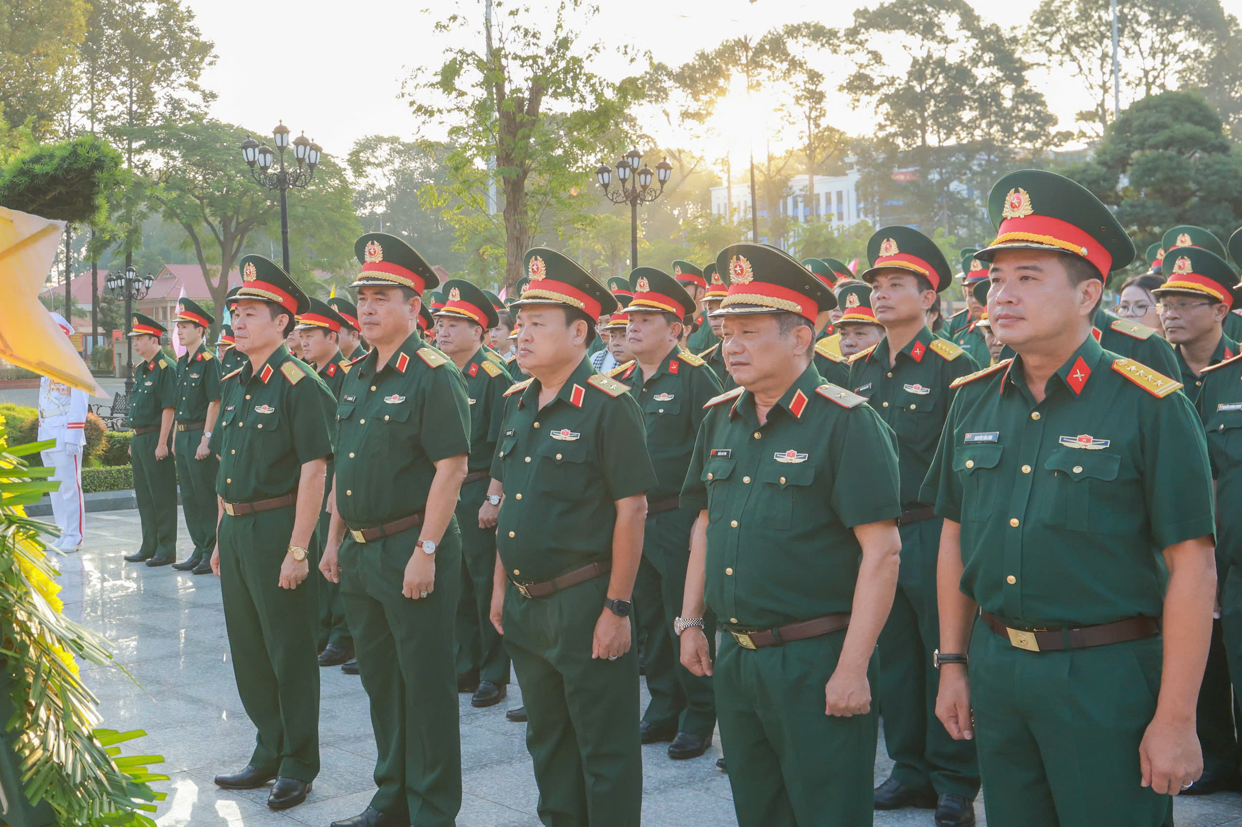 2.500 cán bộ, chiến sĩ đồng diễn nghệ thuật ở Quân khu 7- Ảnh 2. 2.500 cán bộ, chiến sĩ đồng diễn nghệ thuật ở Quân khu 7- Ảnh 2.