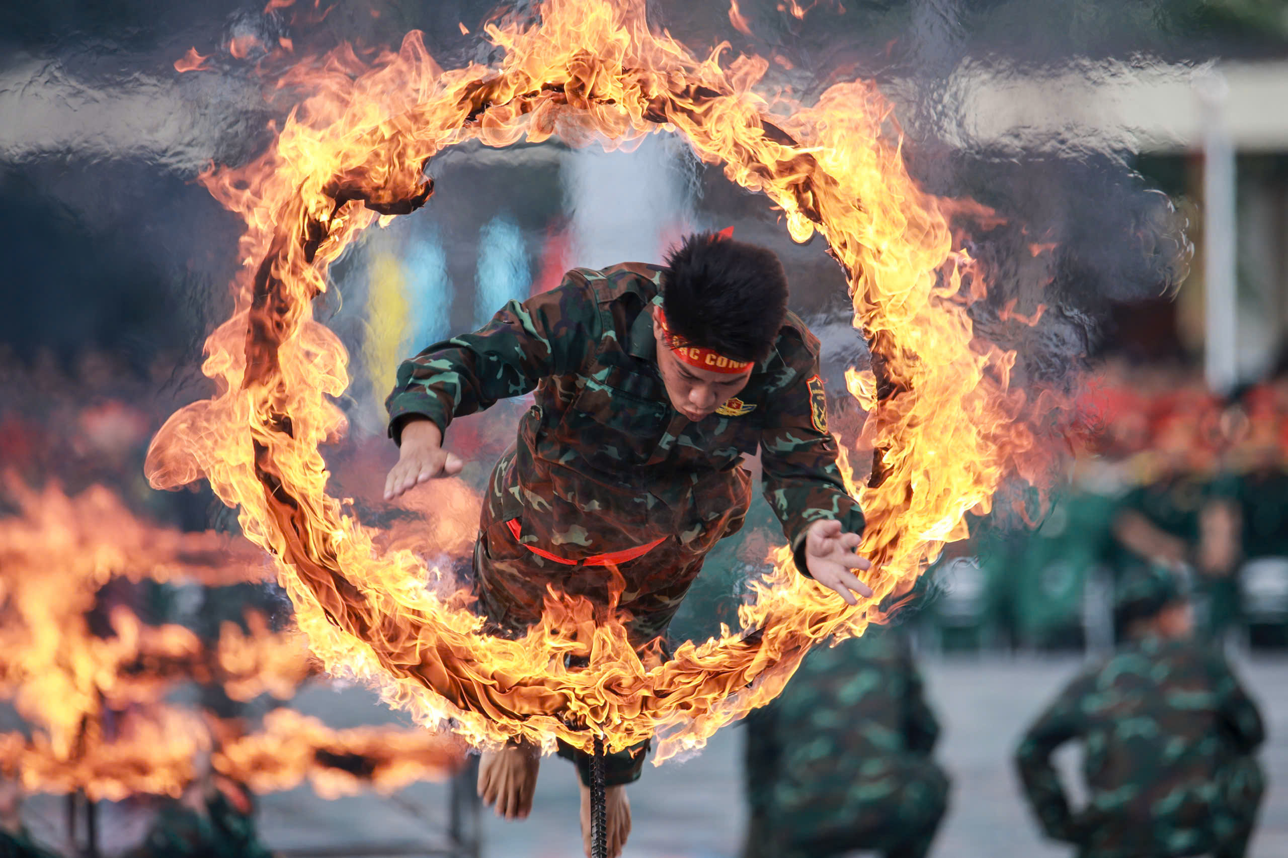 2.500 cán bộ, chiến sĩ đồng diễn nghệ thuật ở Quân khu 7- Ảnh 7. 2.500 cán bộ, chiến sĩ đồng diễn nghệ thuật ở Quân khu 7- Ảnh 7.