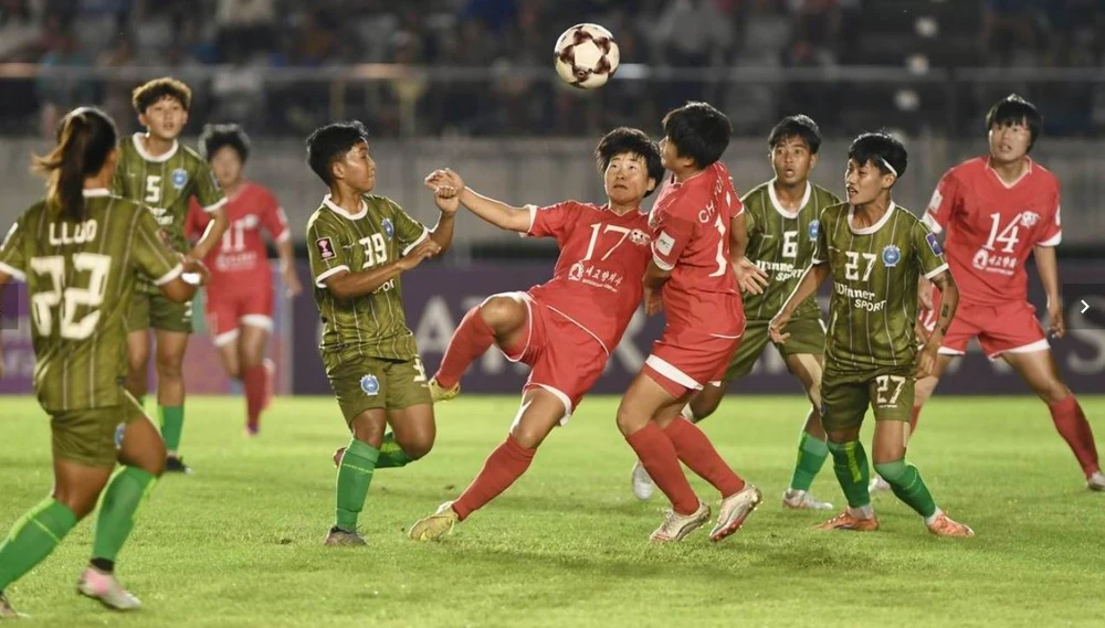 CLB Naegohyang của Triều Tiên (đỏ) sở hữu rất nhiều tuyển thủ Triều Tiên vừa đá Asian Cup 2026 tại Úc. Ảnh: AFC. CLB-Nu- TP.HCM-1.jpg