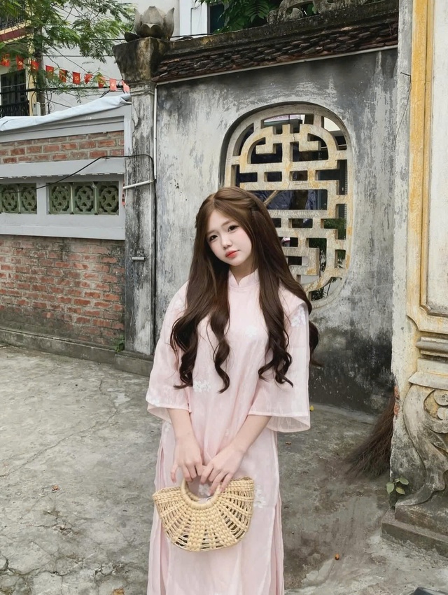 Túi cói giúp mang cả mùa hè rực rỡ vào trang phục - Ảnh 2.